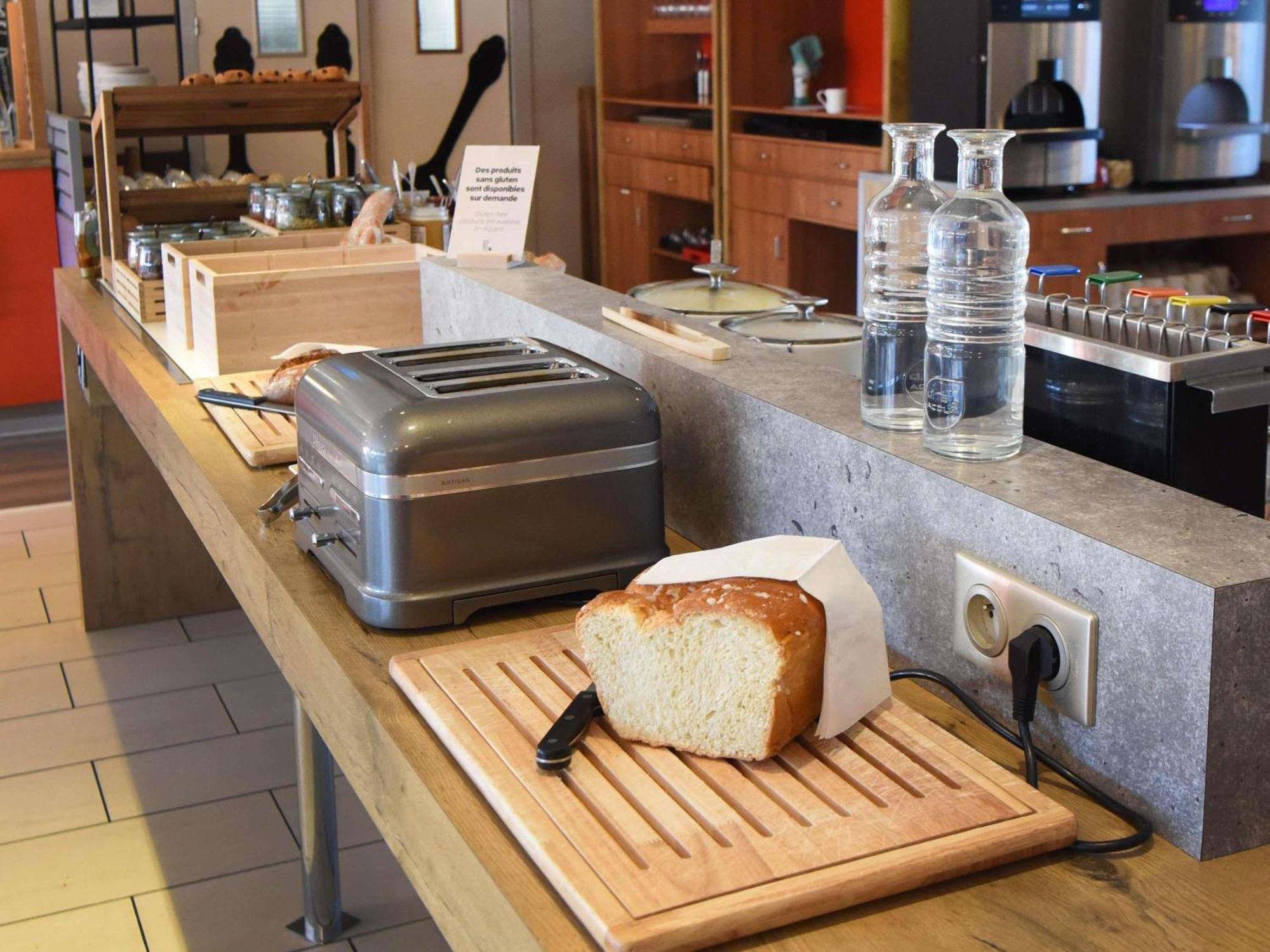 Ibis Laval Le Relais D'Armor Hotell Changé Exteriör bild